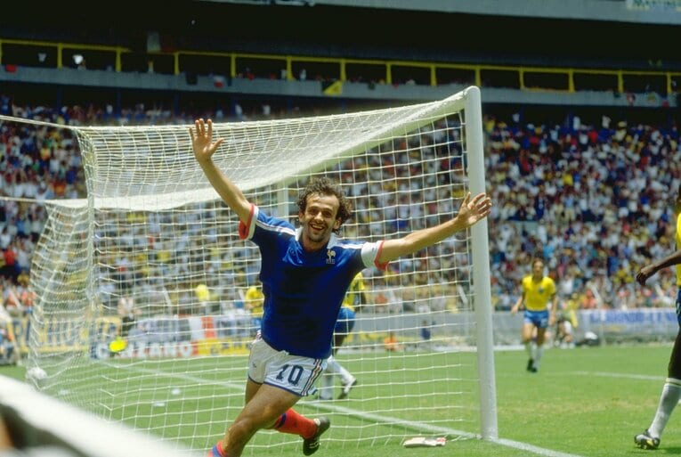 ブラジル戦でゴールを決めて喜ぶプラティニ　©Getty Images