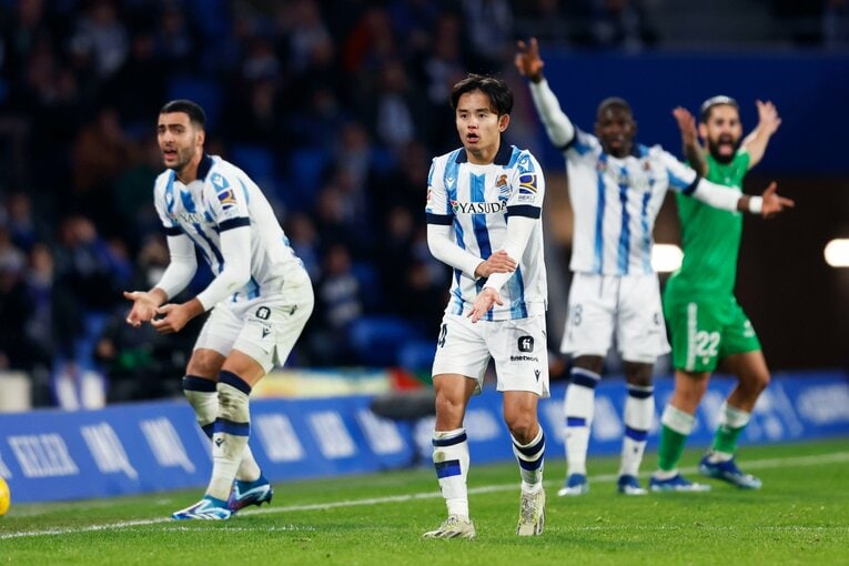 スコアレスドローで終えた90分間を象徴するかのようなシーン