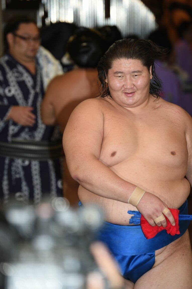 来日から4年、2014年のスピード出世。デビューからわずか5場所で関脇まで駆け上がり、CMにも出演した　©BUNGEISHUNJU