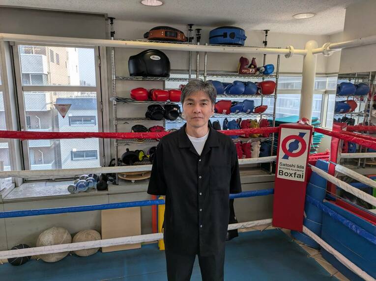 「スーパーフライ級での今後が楽しみ」と語る元世界王者の飯田覚士　©️Toshio Ninomiya