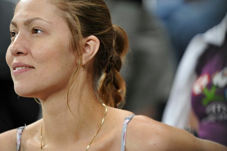 EUROにいた美しい女性サポーターの応援姿（50枚超）　©Sports Graphic Number