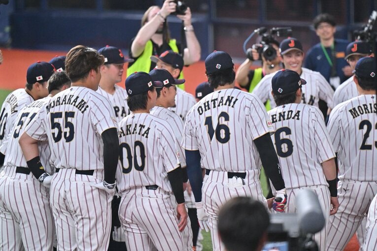 大谷と村上の間に挟まれているのは…　©Hideki Sugiyama