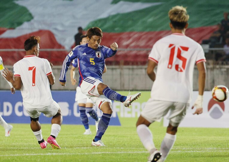 ミャンマー戦の守田　©JIJI PRESS