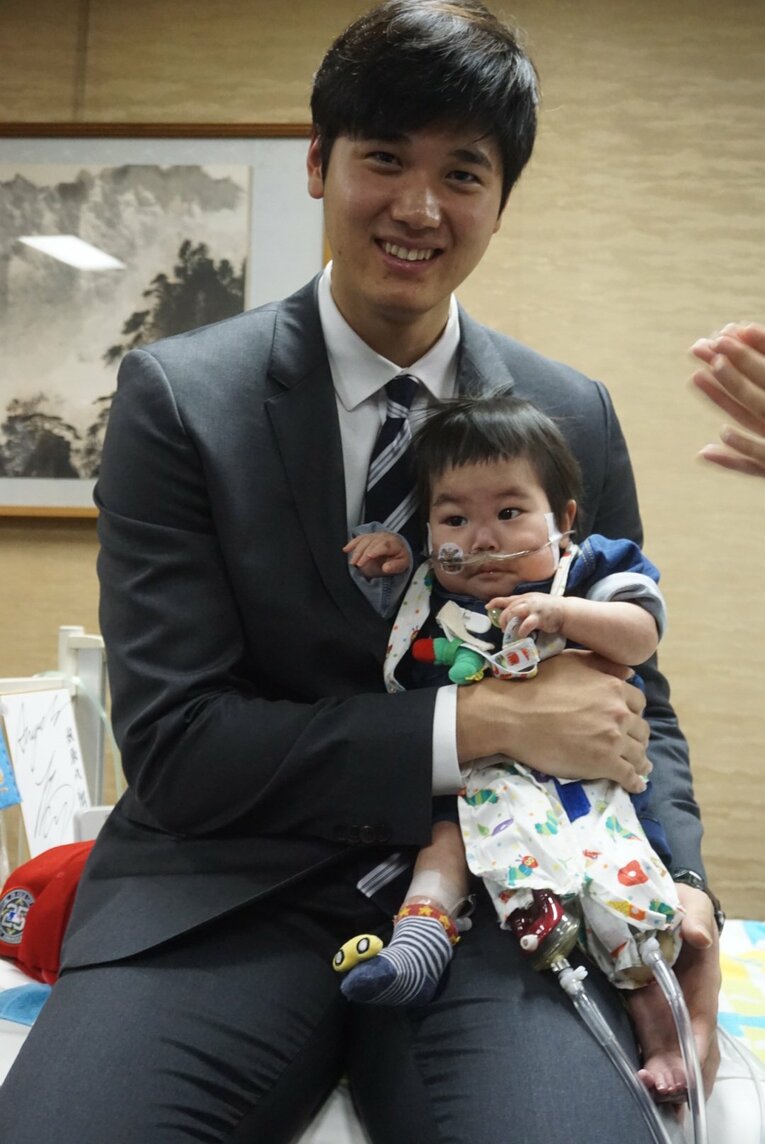 翔平ちゃんを抱っこした大谷　©️Shizuha & Taishi Kawasaki