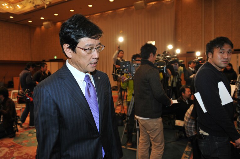 2012年11月、高卒メジャーを表明していた大谷翔平の日本ハム入団交渉に同席した際の栗山監督 ©Takashi Shimizu