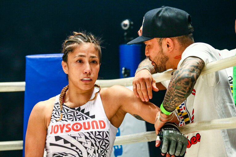 2016年9月、美憂のRIZINデビュー戦。セコンドとして帯同したKID　©Susumu Nagao