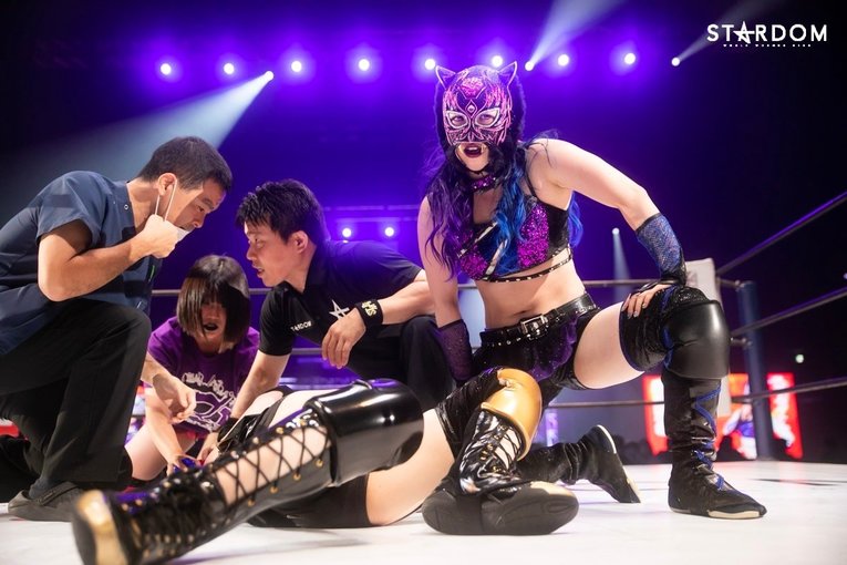 同門対決となった鹿島戦では新技「黒虎天罰」を決め、容赦ない勝利を収めた　©STARDOM