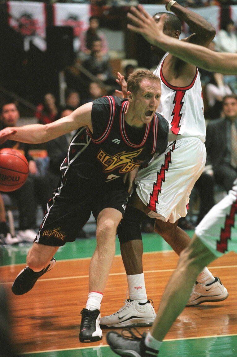 今から25年前、現役時代のトム・ホーバスHC　©︎JIJI PRESS