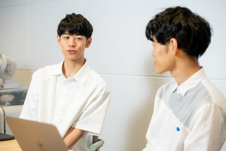 Numberカメラマンが撮り下ろした東問・東言兄弟の特別フォト集！【スワイプするとそのほかの写真もご覧になれます】　©Nanae Suzuki