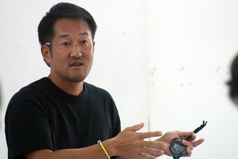 ジャパンウィンターリーグを訪れて熱弁する平野氏　©Kou Hiroo