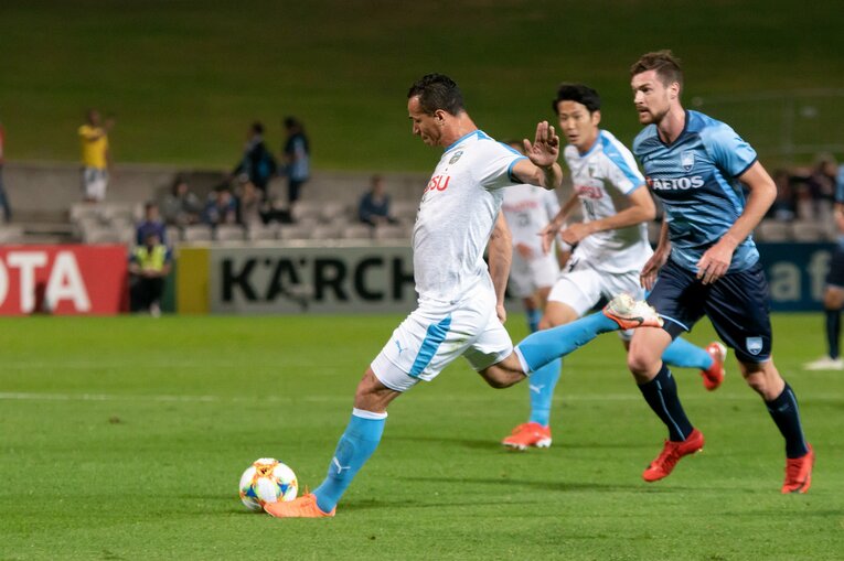 2019年のACL、シドニー戦でシュートを放つレアンドロ・ダミアン　(C)Getty Images