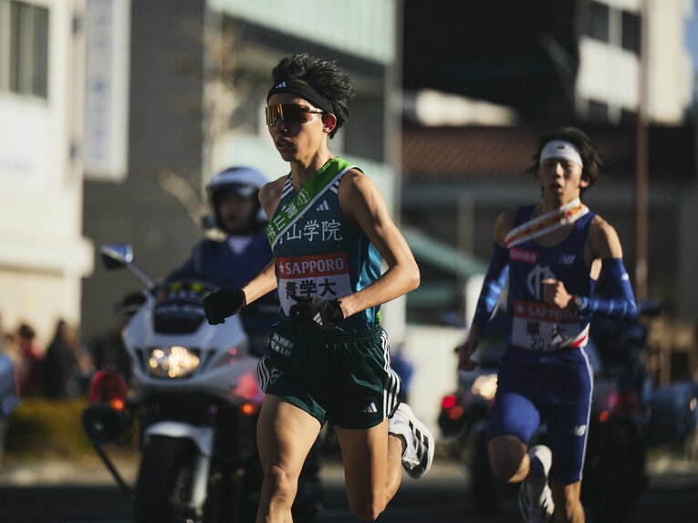 1時間5分44秒で走った黒田朝日。東京国際大・エティーリ、創価大・吉田響とともに、ヴィンセントが保持していた記録を上回った　©Yuki Suenaga