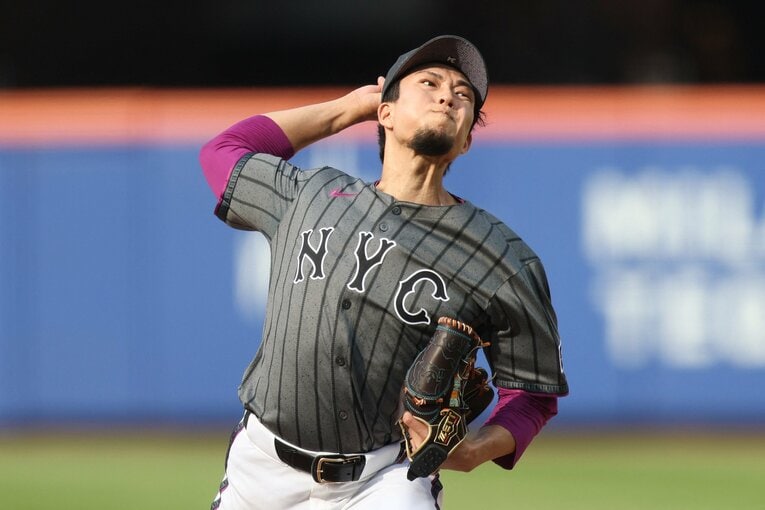 回転数では佐々木に劣るものの、驚異的な空振り率を誇る千賀のフォーク　©JIJI PRESS