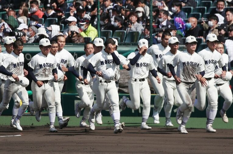 「0-1」。大阪桐蔭に善戦した能代松陽は県立高校であり、メンバー全員が地元秋田の出身だ ／ photograph by JIJI PRESS