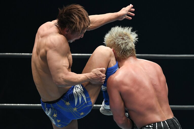 飯伏幸太（左）とSANADA