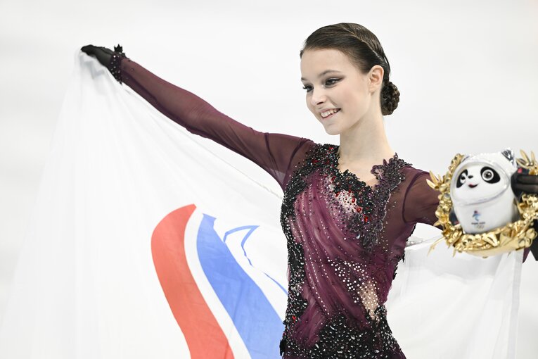 「泣いてる場合じゃない」新女王・坂本花織と中野コーチが守った“フィギュアの品格” 「20年前のスケート」発言のタラソワへ伝えたいこと(40)