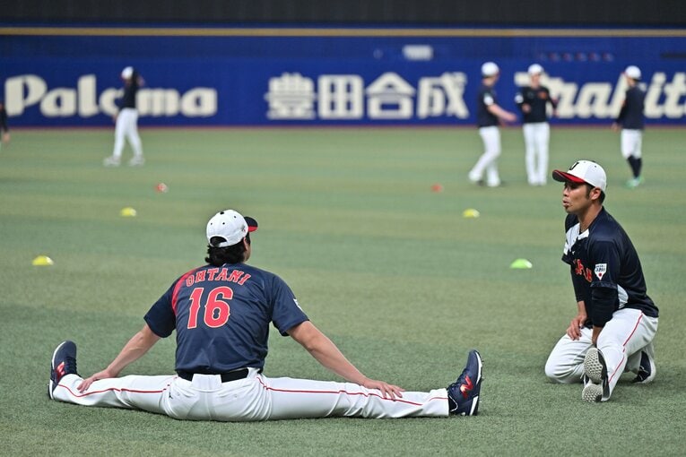 親交の深い近藤健介と　©Sankei Shimbun