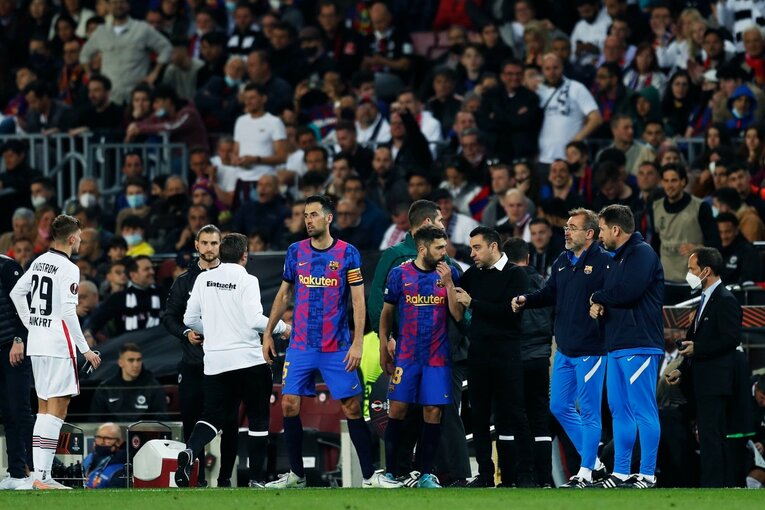 「初めて日本人がバルサのカンプノウで勝利」歴史的瞬間を撮った… 鎌田大地のアシストと献身に感動した理由〈長谷部誠も出場〉(27)