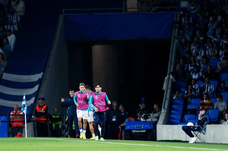 “クボコールに応えるヘディングアシスト”だけでない久保建英の強み 「自信に満ちる右サイドでの落ち着き」をELで撮った(17)