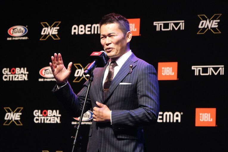 「那須川天心や武尊とは違うんですよ、僕は」青木真也が因縁の秋山成勲に大逆転KO負け…帰国して語った本音とこれから「50歳になっても」(35)