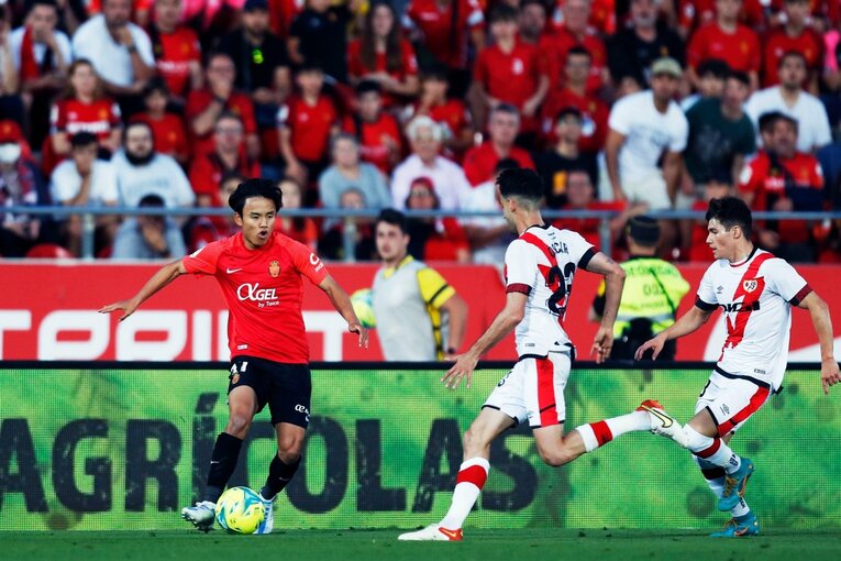 「クボ、ユニホームお願い」来季のレアル去就報道が出てもマジョルカで愛される久保建英…「残留か降格の最終節」で輝くか〈撮影者の視点〉(40)