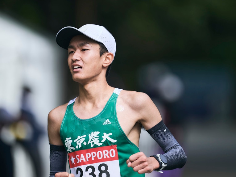 レース中は帽子を被るスタイル　©Yuki Suenaga