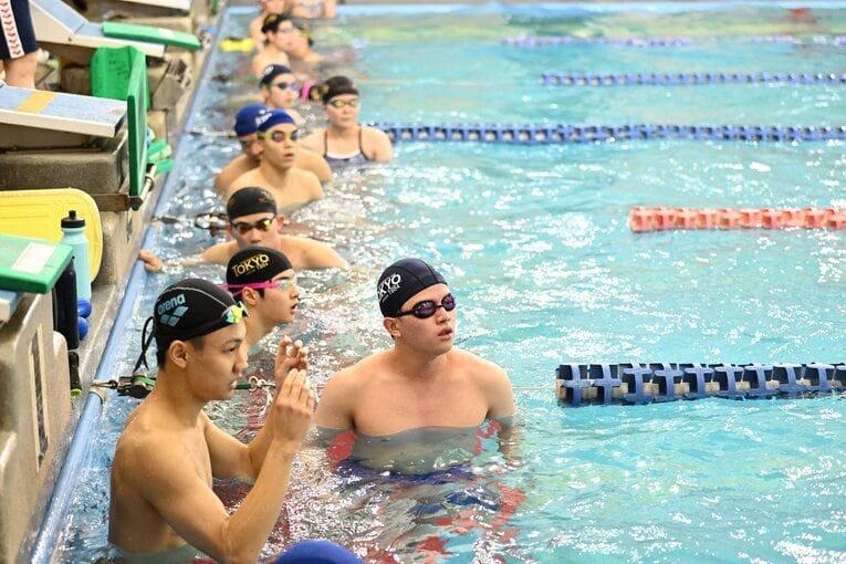 東大水泳部の練習風景　©Keiji Ishikawa
