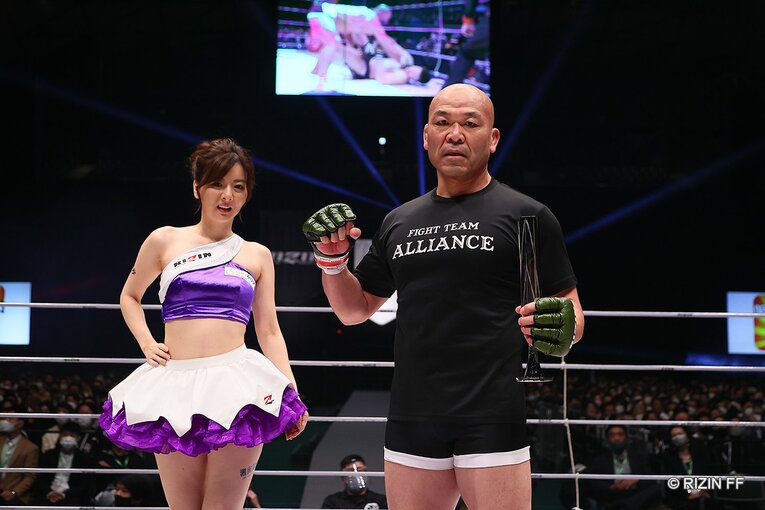 相撲界を懲戒解雇からRIZINへ…貴賢神がデビュー戦完敗でも見せた可能性とは？ 対戦した元警察官ファイターが絶賛した「凄い素質」(65)