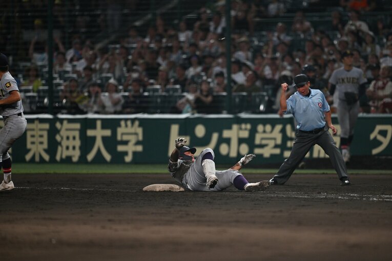 佐々木麟太郎、最終打席「泥だらけの執念ヘッドスライディング」（計11枚）　©Hideki Sugiyama