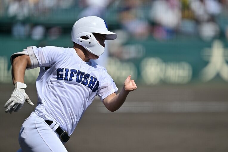 【すごすぎる…左手ハンディでも巧打者・横山のバッティングを様々なアングルから見る／全10枚超】甲子園ヒーローの写真はまだまだ続きます　©Hideki Sugiyama
