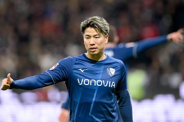 ワールドカップ、ドイツ戦での衝撃的な決勝弾から約半年、一躍ヒーローになった浅野はその後、どのようなシーズンを過ごしたのか ／ photograph by dpa／JIJI PRESS