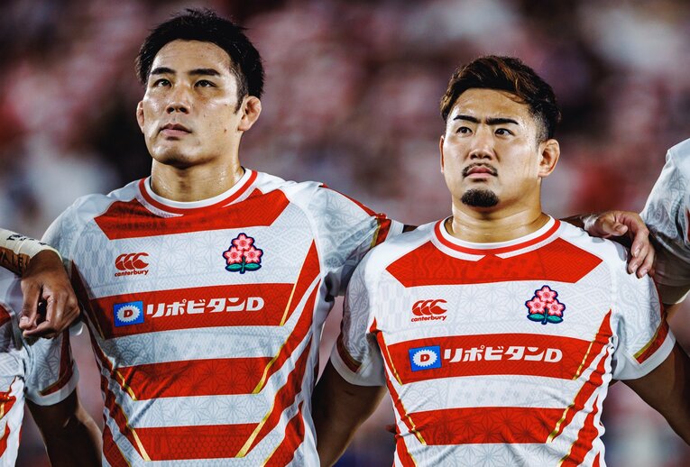 PR三浦昌悟（トヨタヴェルブリッツ）、HO松岡賢太（コベルコ神戸スティーラーズ）©︎Kiichi Matsumoto