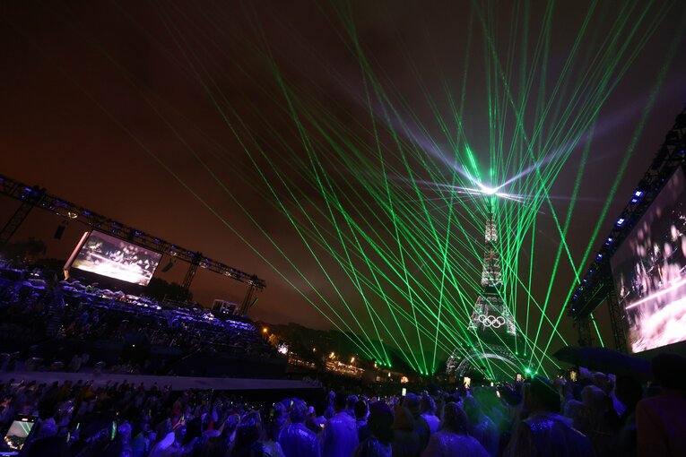 開会式とエッフェル塔　©Tetsuya Higashikawa/JMPA