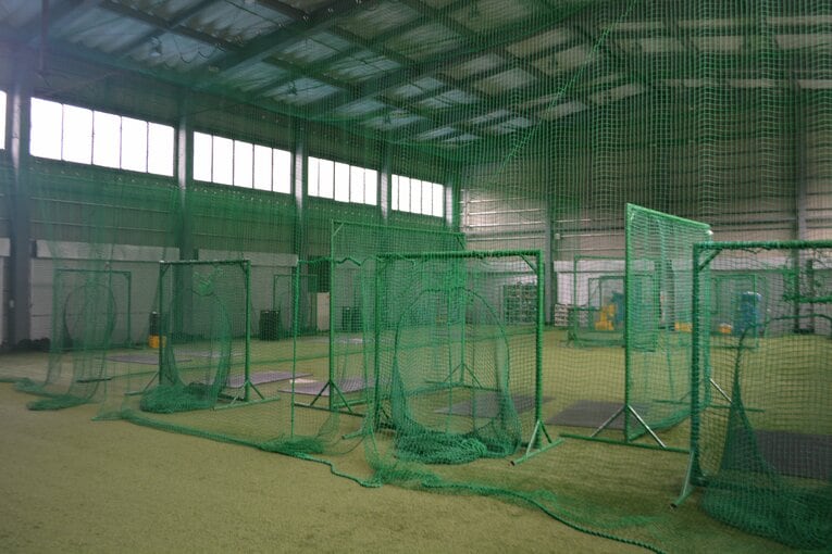 エナジックスポーツの室内練習場　©Takarin Matsunaga