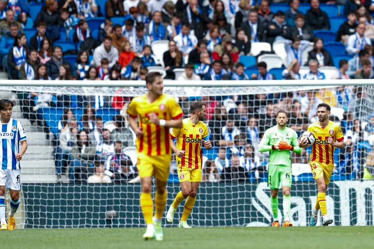 久保建英PK獲得＋シルバに絶妙アシストもドローに落胆　だが翌朝「クボ表紙の新聞」を持った地元のおじさんが…カメラマンは見た(30)