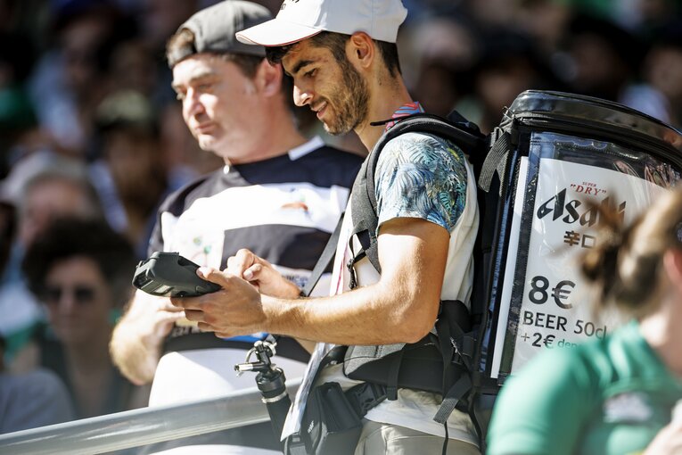 アサヒスーパードライが8ユーロ（約1300円）【3枚目／全4枚】　©Kiichi Matsumoto