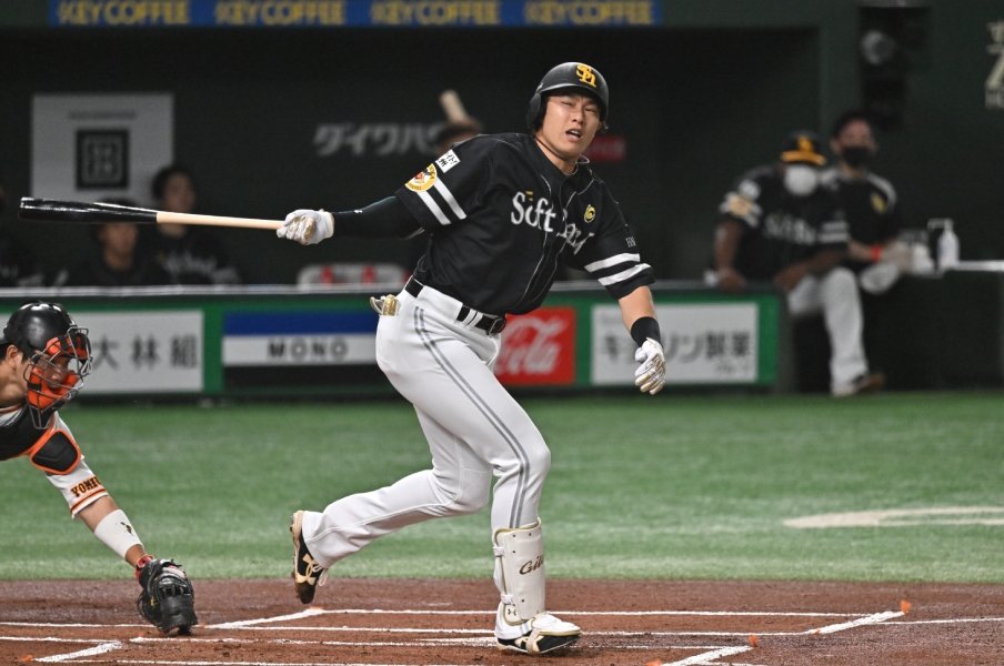 記者の声「ギータ瘦せた?」 交流戦で1試合5三振、本塁打ゼロの異常事態…ソフトバンク柳田悠岐(33歳)に今、何が起きているのか<Number Web> photograph by Hideki Sugiyama