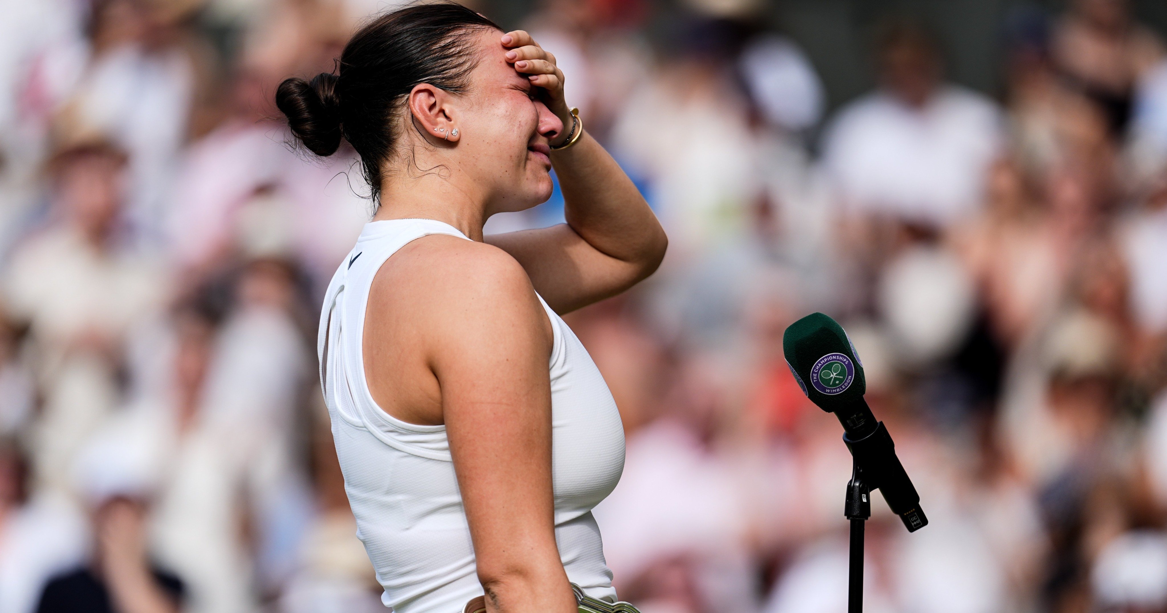 ウィンブルドンテニス決勝で世紀の「0-6、0-6」敗戦に涙…グラフの全仏