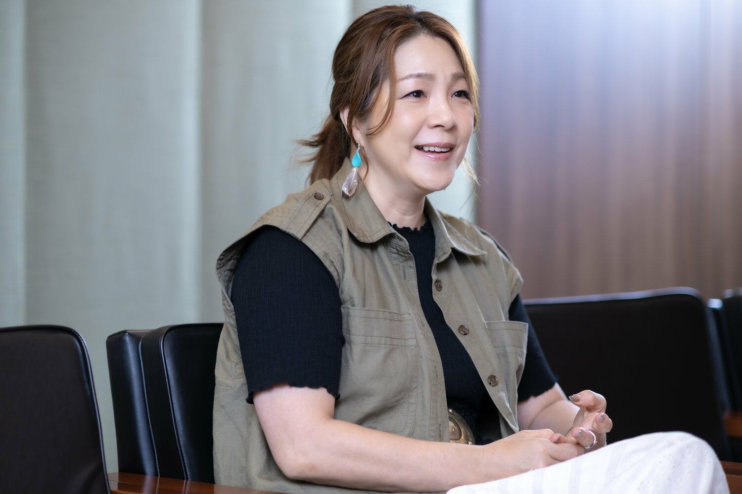 インタビューに答える井上貴子さん　©Takuya Sugiyama