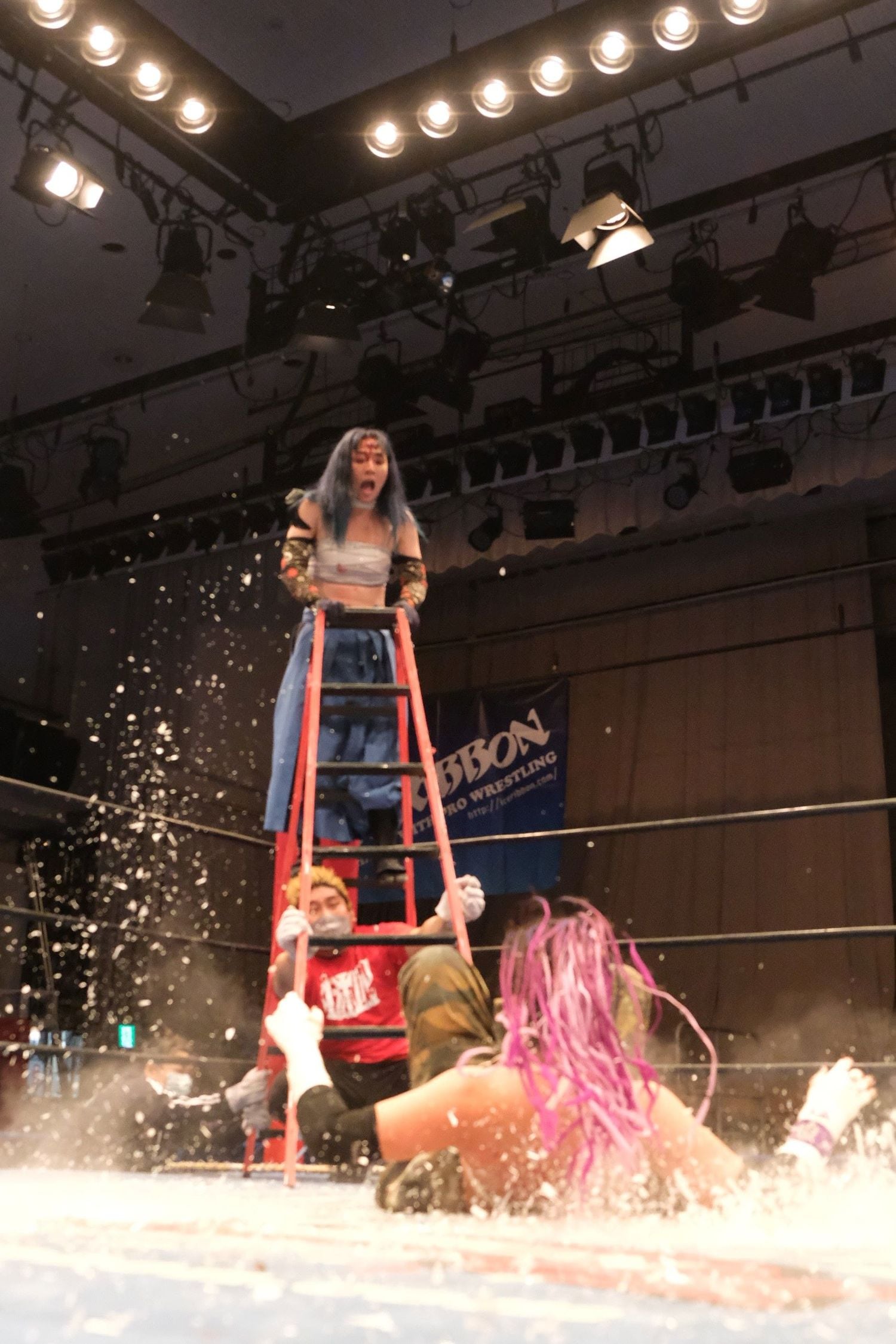 山下vs.世羅（クリックすると「この記事の写真」に飛びます。流血等の過激な写真を含みますのでご注意ください）