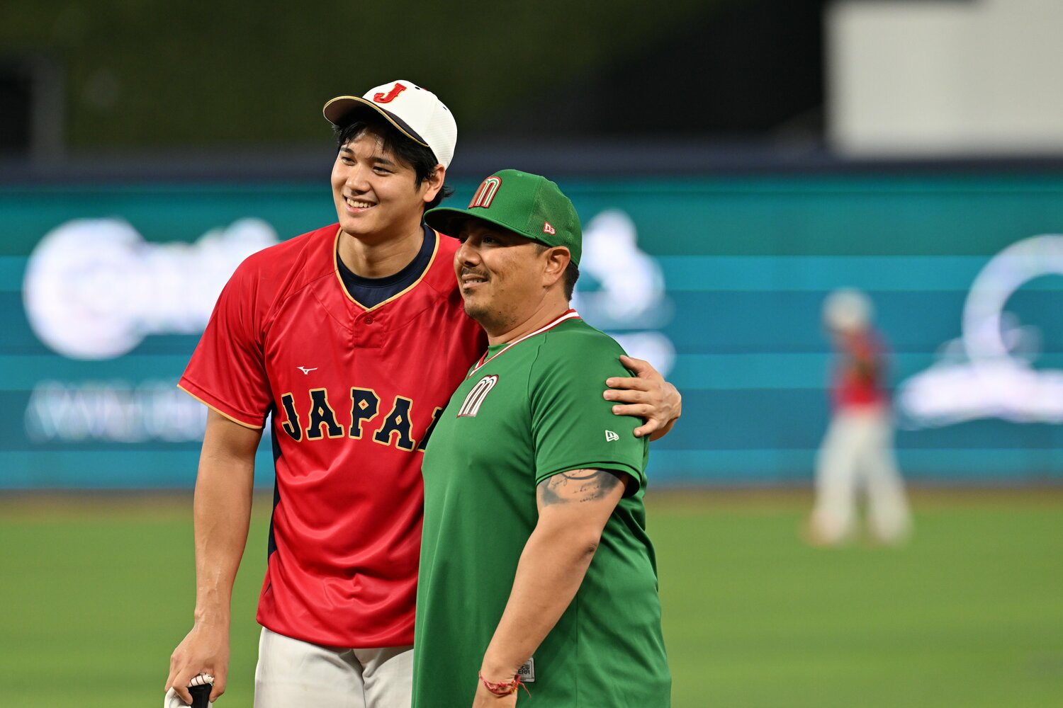 写真撮影に応じる大谷 ©Naoya Sanuki