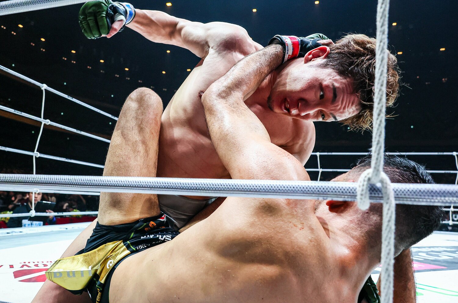 試合後に敗者クレベルが激怒…物議を醸す“朝倉未来のリベンジ勝利”、RIZIN判定は適切だったのか？“絞め技失神負け”前回対戦との「最大の違い」＜Number Web＞ photograph by RIZIN FF Susumu Nagao