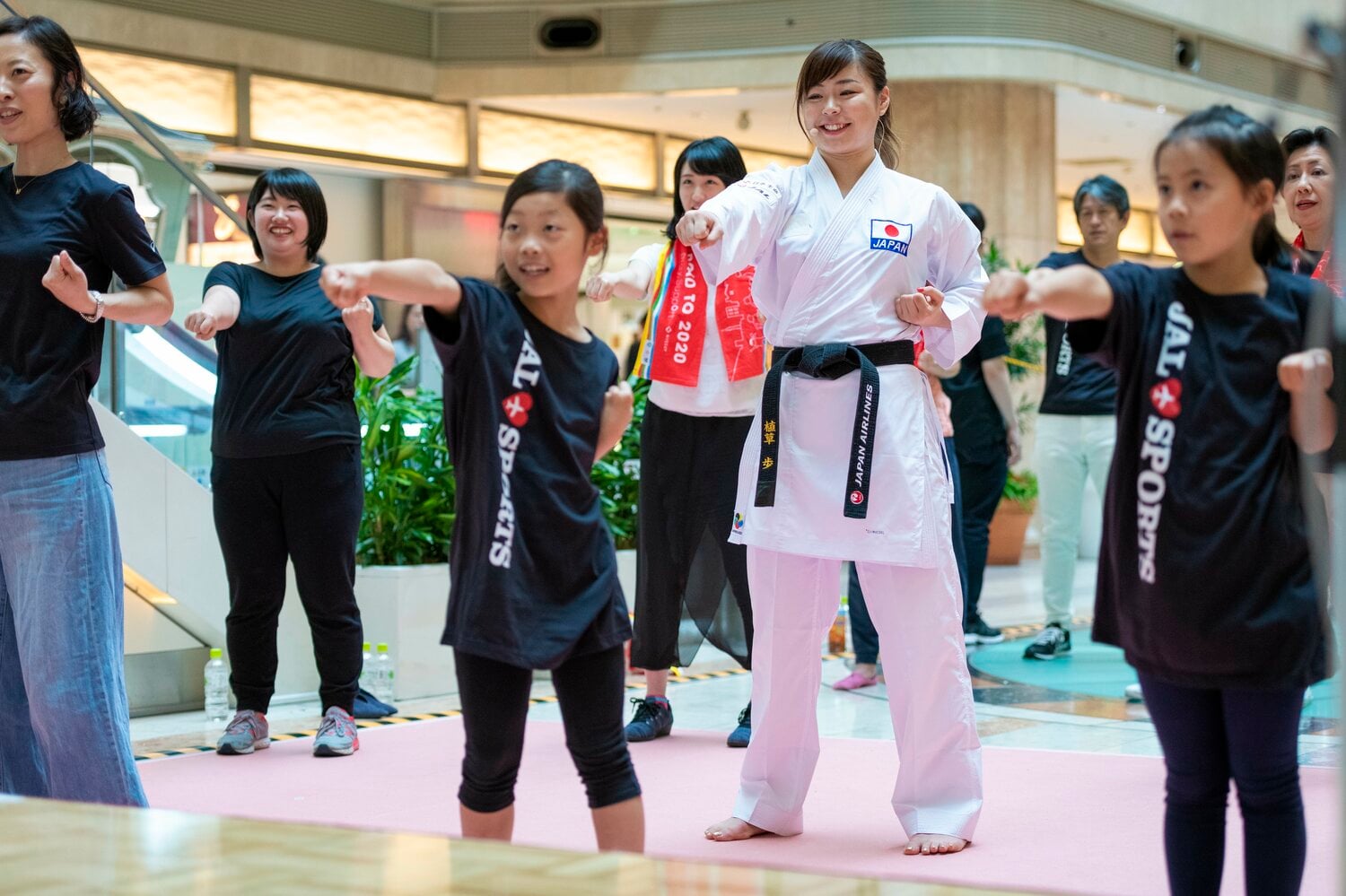 2019年、イベントで空手を指導する植草歩　©Takuya Sugiyama
