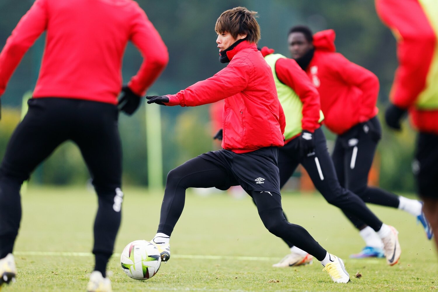 トレーニング中の伊東純也