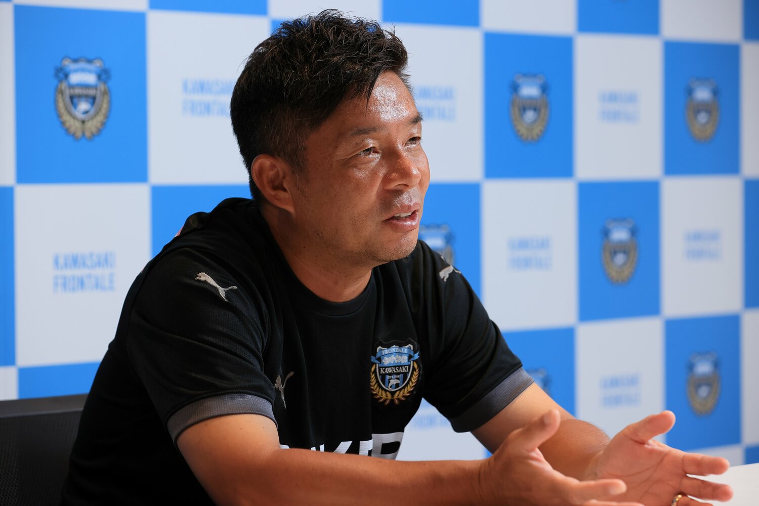 「自分が一番、腹立たしい」鬼木達監督が明かした川崎フロンターレの苦悩と哲学…それでも“鬼木ボンバイエ”がやまないのは何故なのか?(2/4