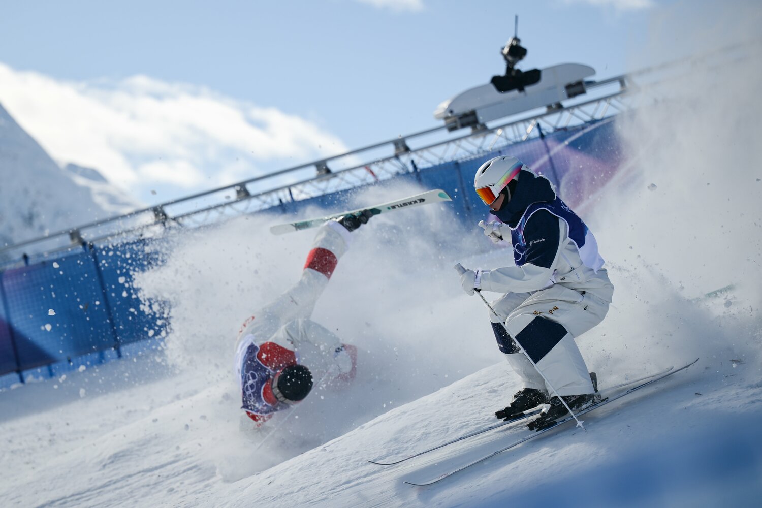 雪上の格闘技とも言われ過酷なデュアルモーグル。選手同士、家族のサポートへも敬意が払われる　©Nanae Suzuki/JMPA