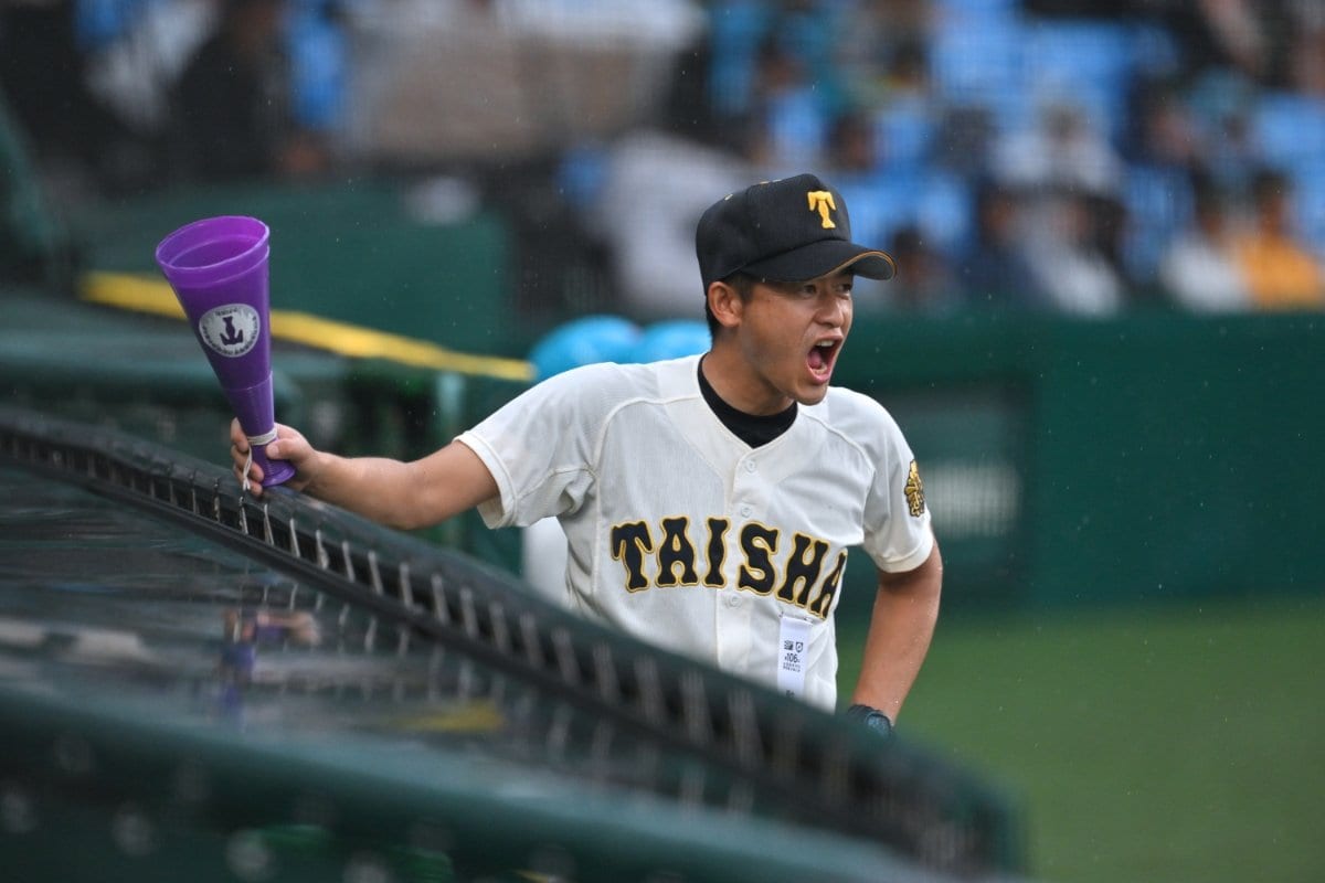 大社高校の石飛監督。試合中も終始、感情豊かだった　©Hideki Sugiyama