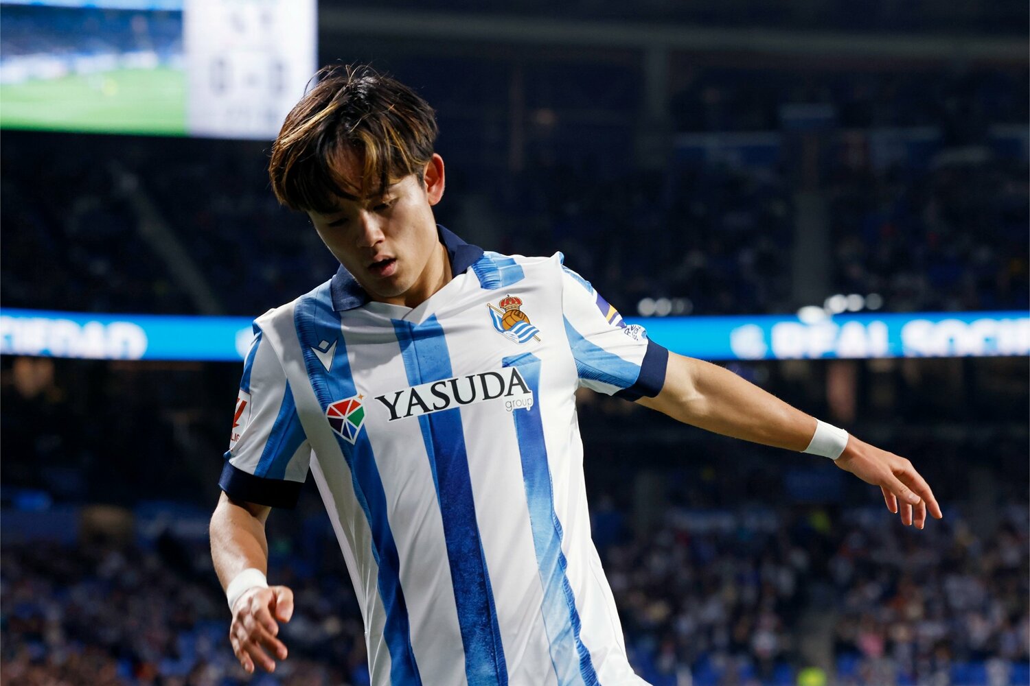 先制点のCKのシーン。間近で撮った写真を見直しても、ボールをセットするまでは決してゴール前を確認していたわけではなかった。とっさの判断でのショートコーナーだった