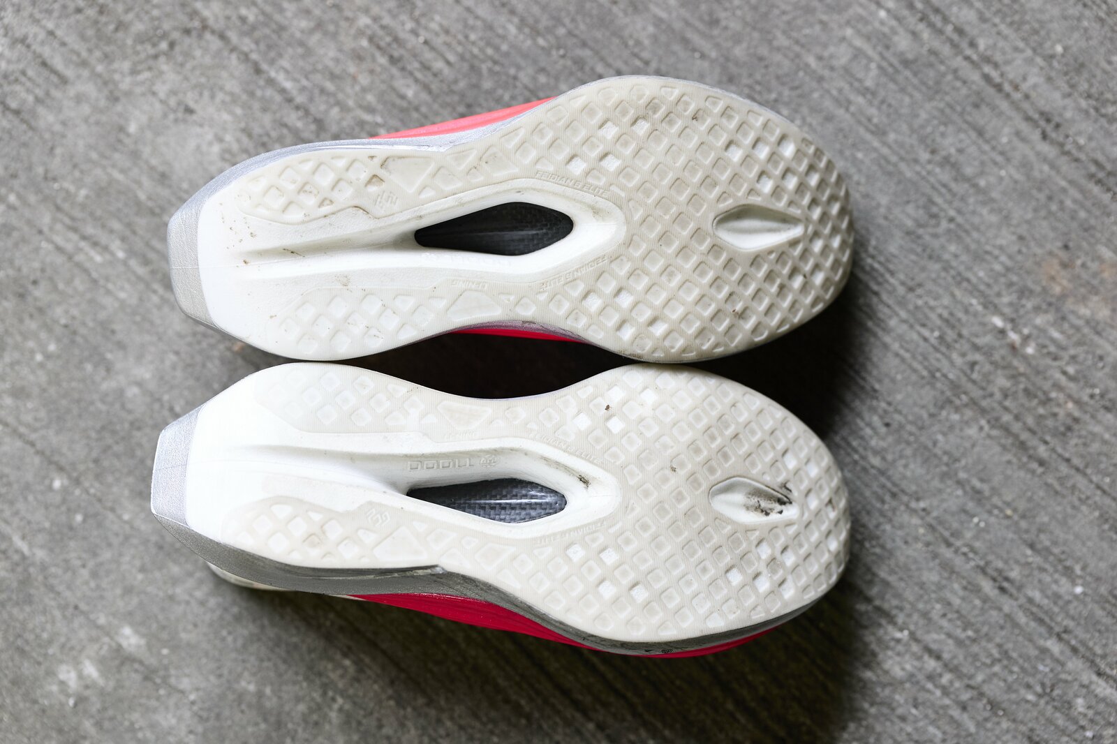 42kmを走っても偏った摩耗の少ないソール