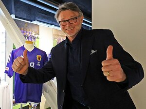「サッカー日本代表人気停滞の原因は?」元監督トルシエが記者の質問にズバリ「W杯でドイツとスペインに勝ったが…Jリーグと世界に違いはない」